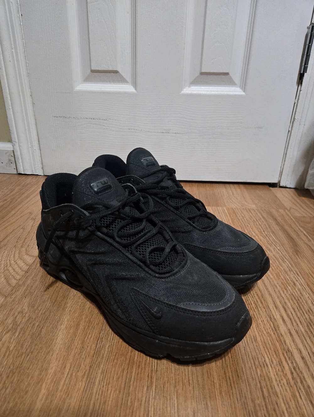 Nike Black Airmax Size 11 - Picture 2 of 5